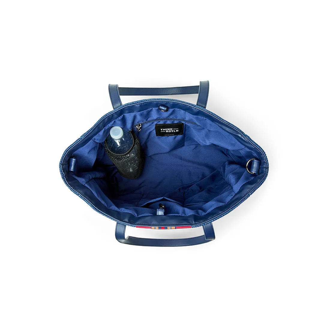 Coastal Escape Tote Think Royln