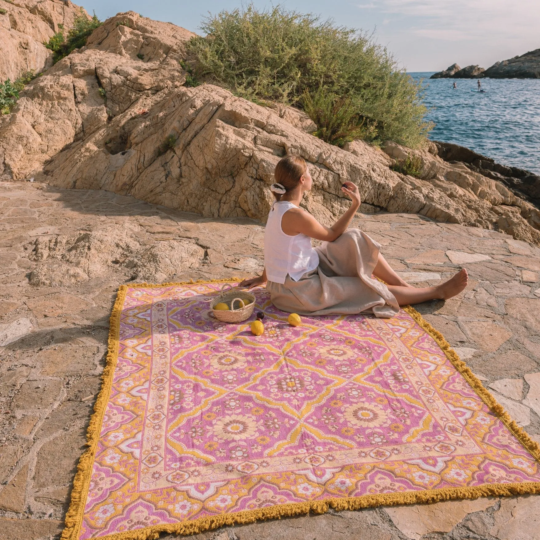 Goldie Woven Picnic Rug XL ISAL LABEL