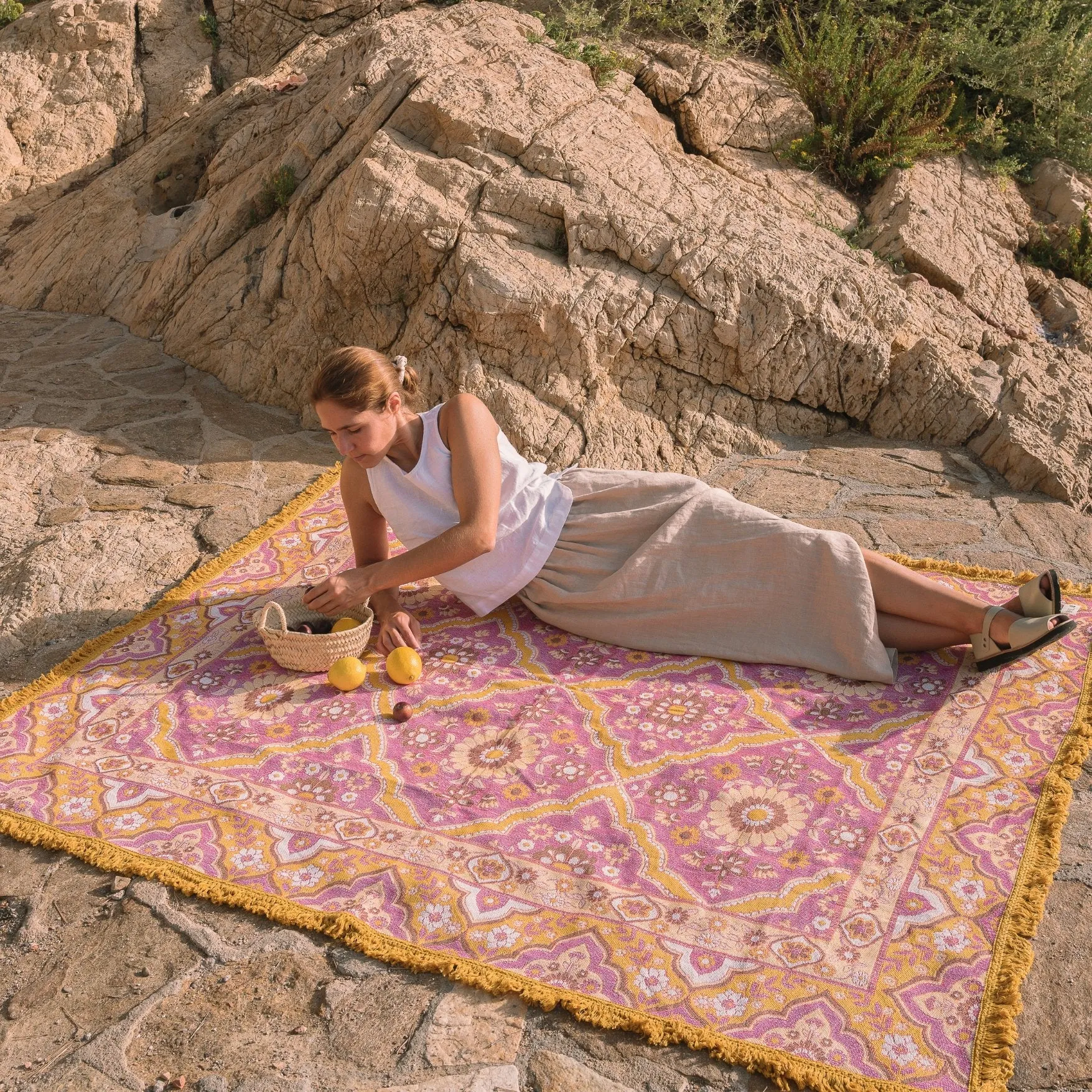 Goldie Woven Picnic Rug XL ISAL LABEL