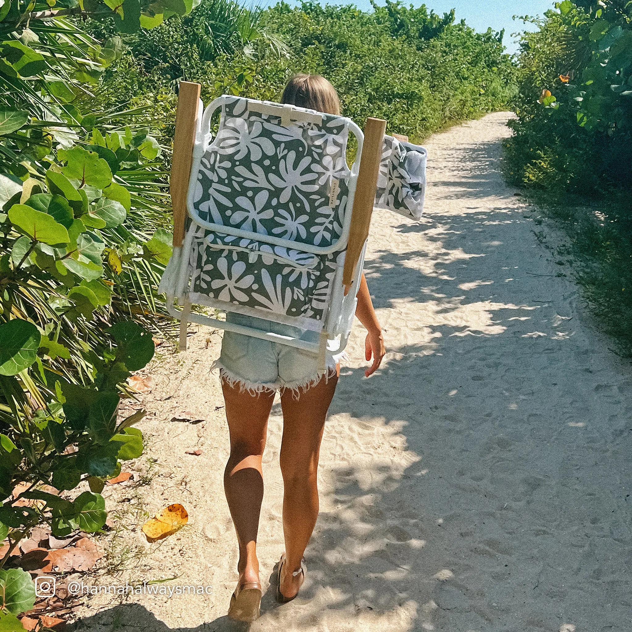 Luxe Beach Chair | The Vacay Olive Sunnylife