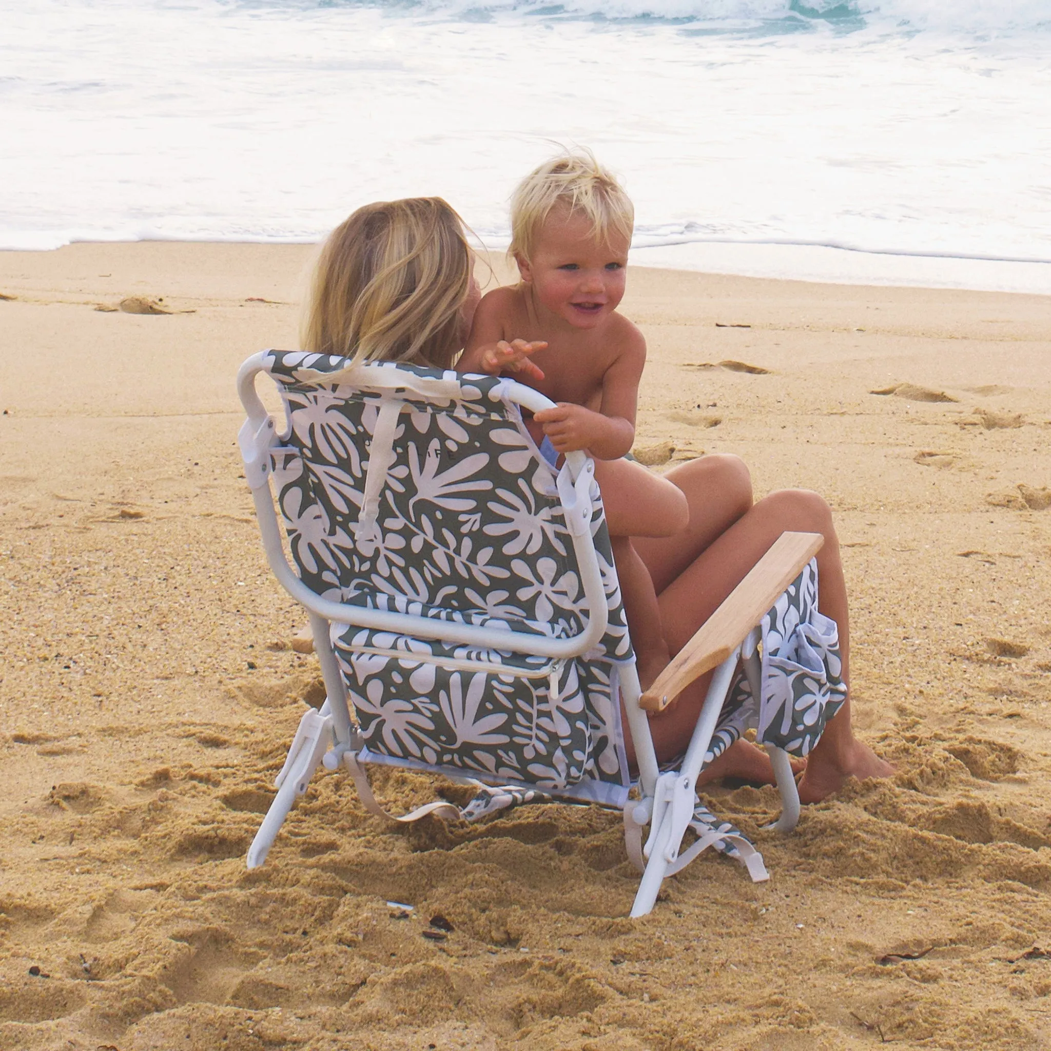 Luxe Beach Chair | The Vacay Olive Sunnylife