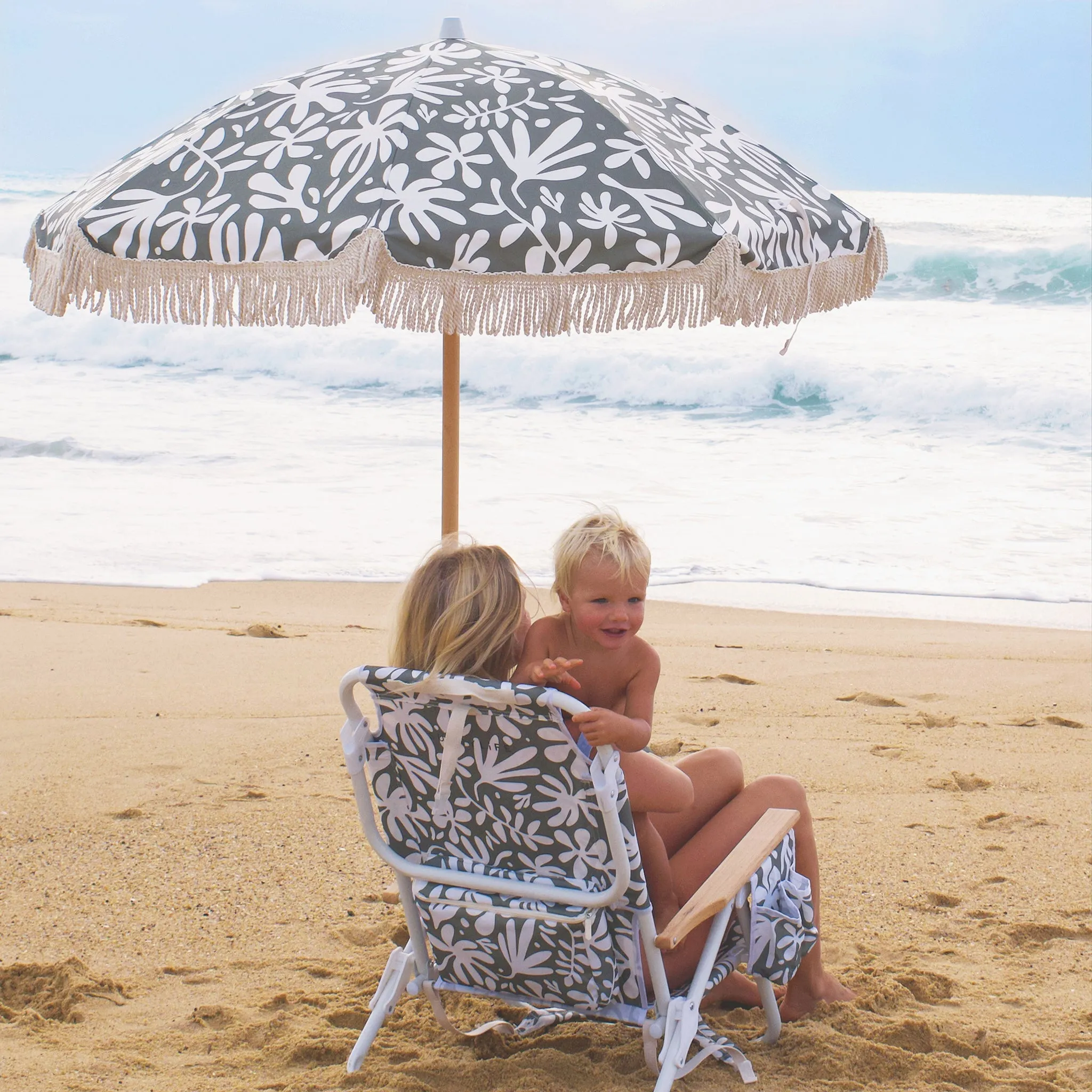Luxe Beach Umbrella | The Vacay Olive Sunnylife