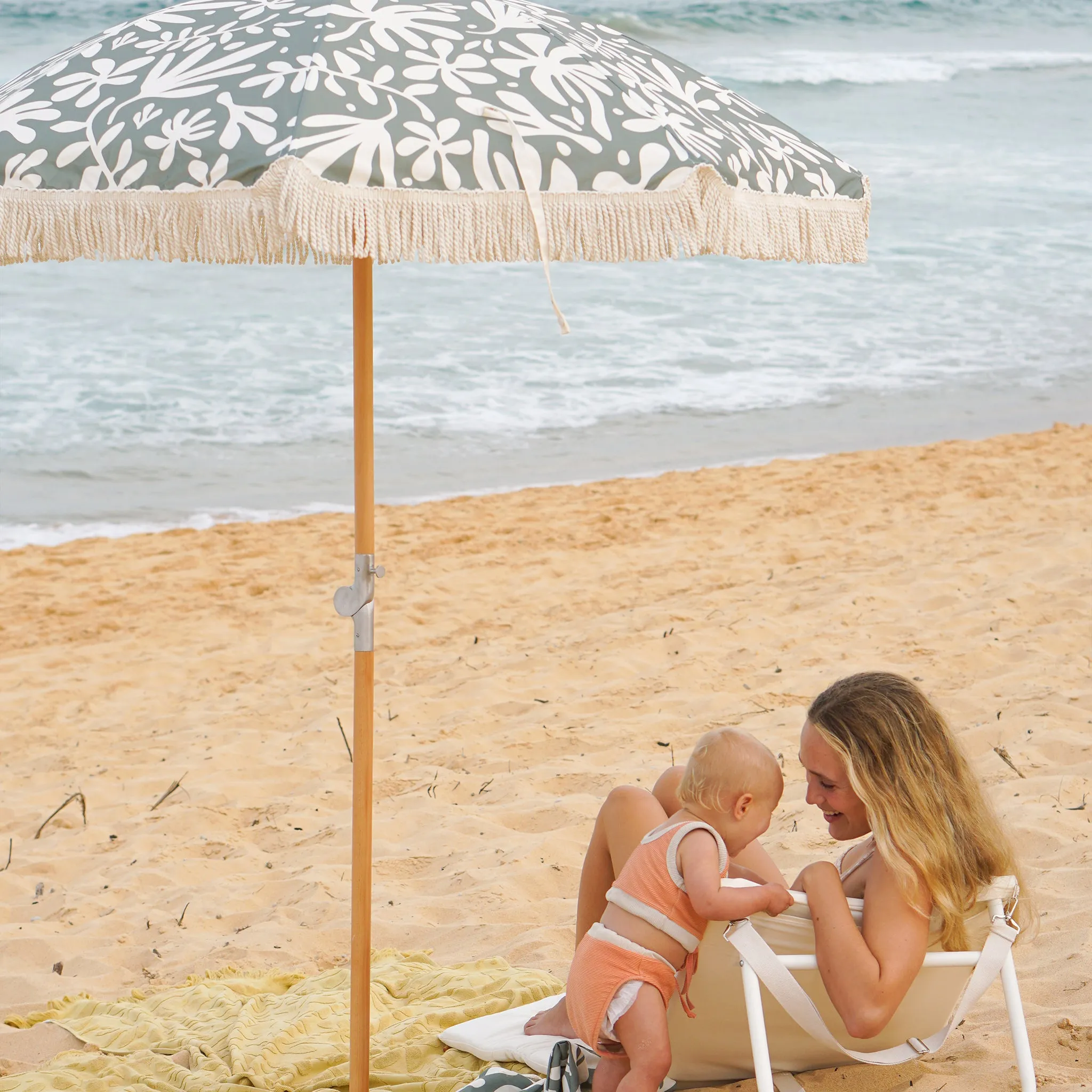 Luxe Beach Umbrella | The Vacay Olive Sunnylife