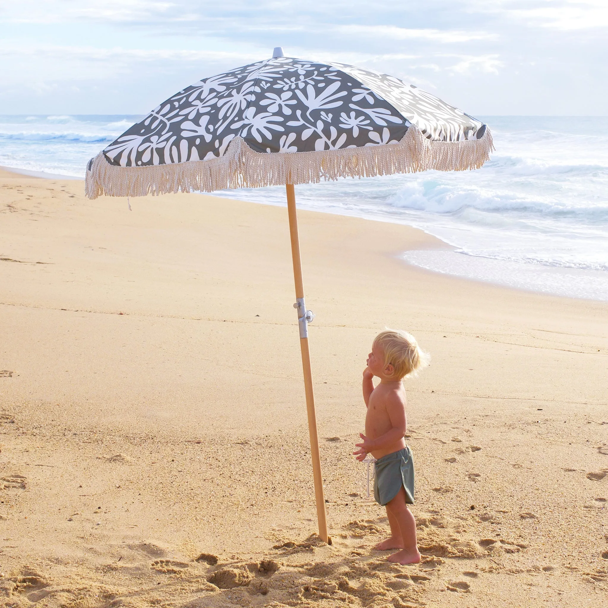 Luxe Beach Umbrella | The Vacay Olive Sunnylife