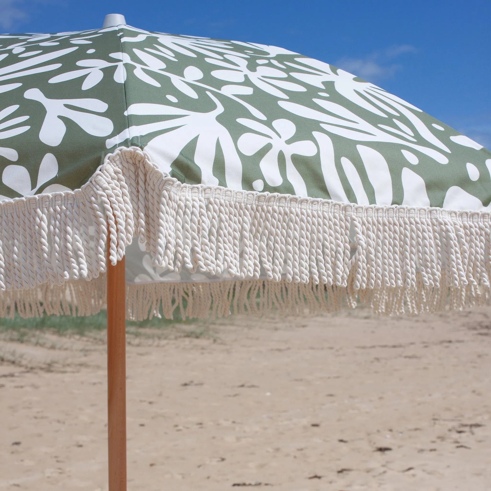 Luxe Beach Umbrella | The Vacay Olive Sunnylife