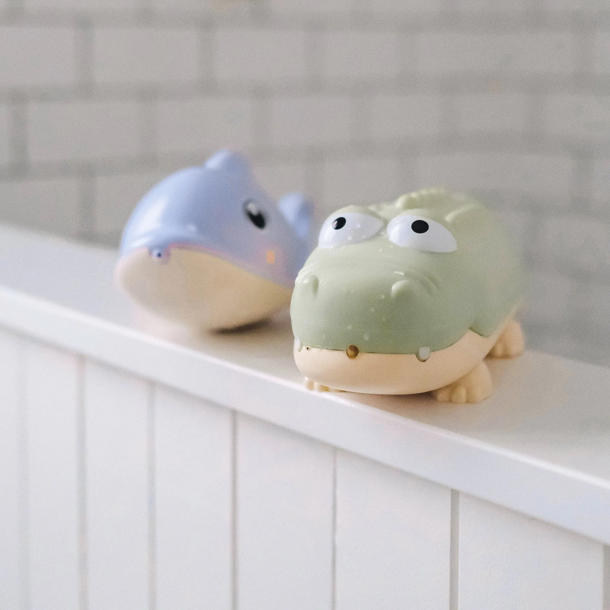 Water Squirters | Crocodile Pastel Green Sunnylife